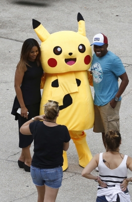 08082016_-_Surprise_visit_by_Pokemon_on_the_set_Girl_Trip_011.jpg