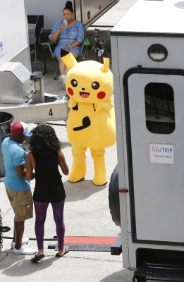 08082016_-_Surprise_visit_by_Pokemon_on_the_set_Girl_Trip_012.jpg