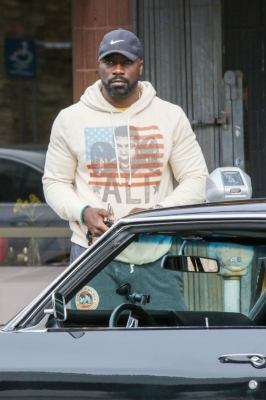 11302019_-_Celebrity_Sightings_In_Los_Angeles_002.jpg