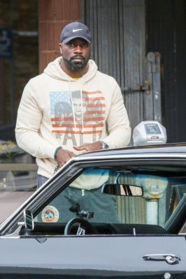11302019_-_Celebrity_Sightings_In_Los_Angeles_003.jpg