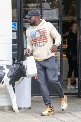 11302019_-_Celebrity_Sightings_In_Los_Angeles_005.jpg