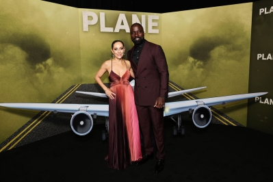 01102023_-_Plane_New_York_Screening_006.jpg